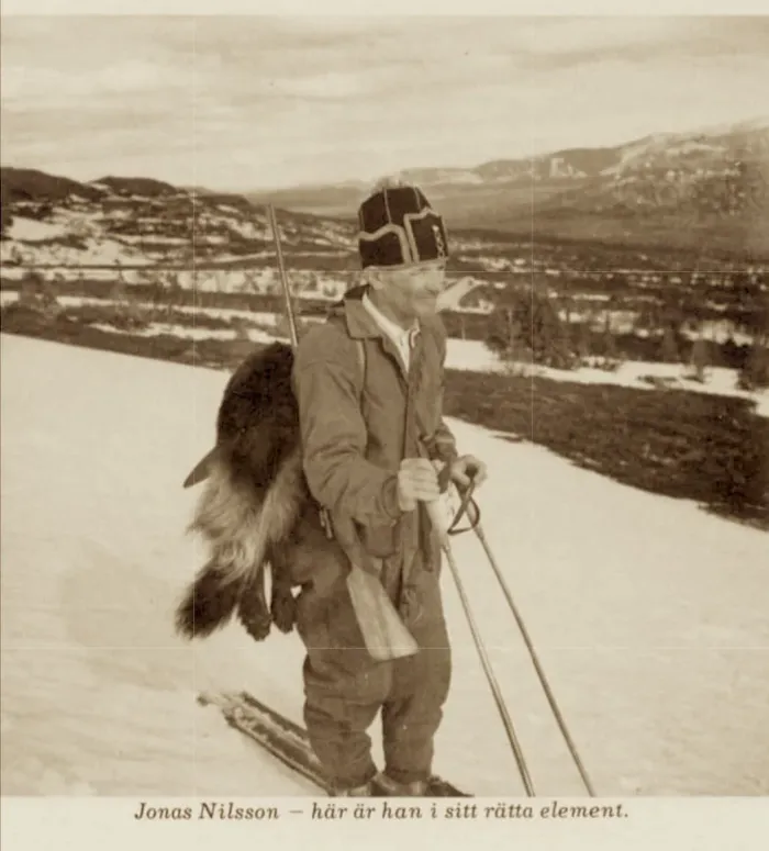 Jonas Nilsson på skidor i Anarisfjällen