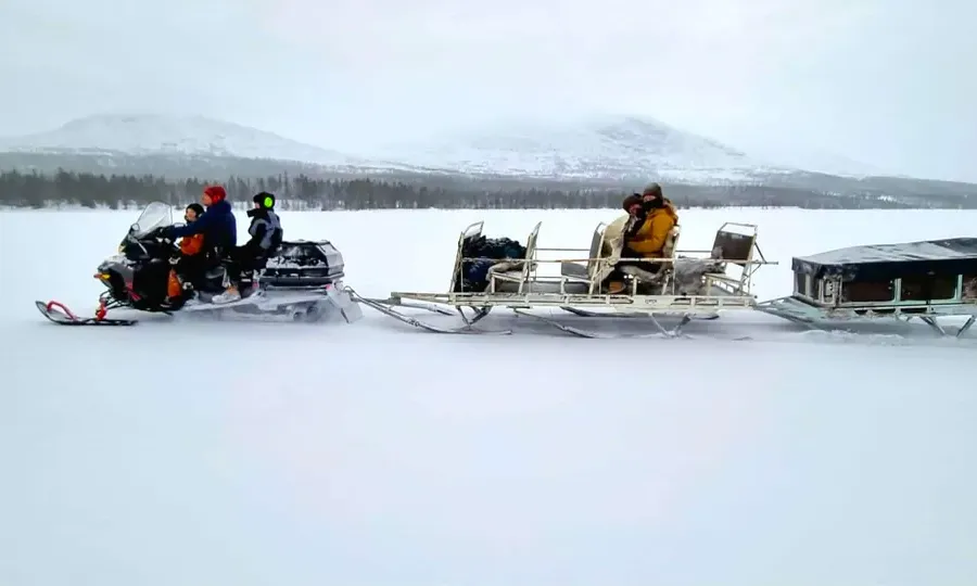Skoter- och kälketransport i Anarisfjällen